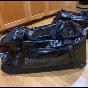 Patagonia wheeled duffle roller bag